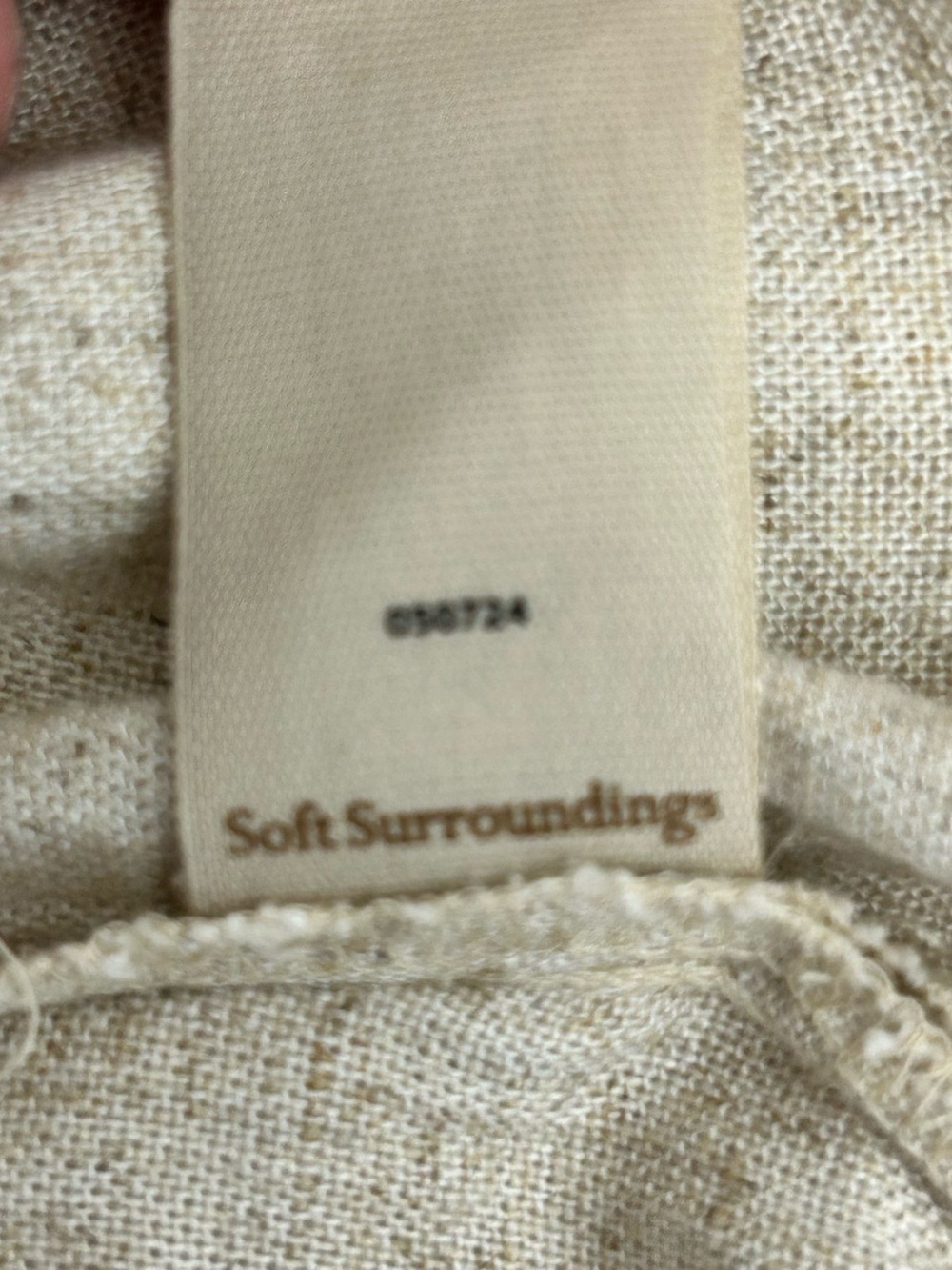 Coldwater Creek Cream Tunic with V Neck Gold Trim Accents Linen Blend Size L - Picture 13 of 13